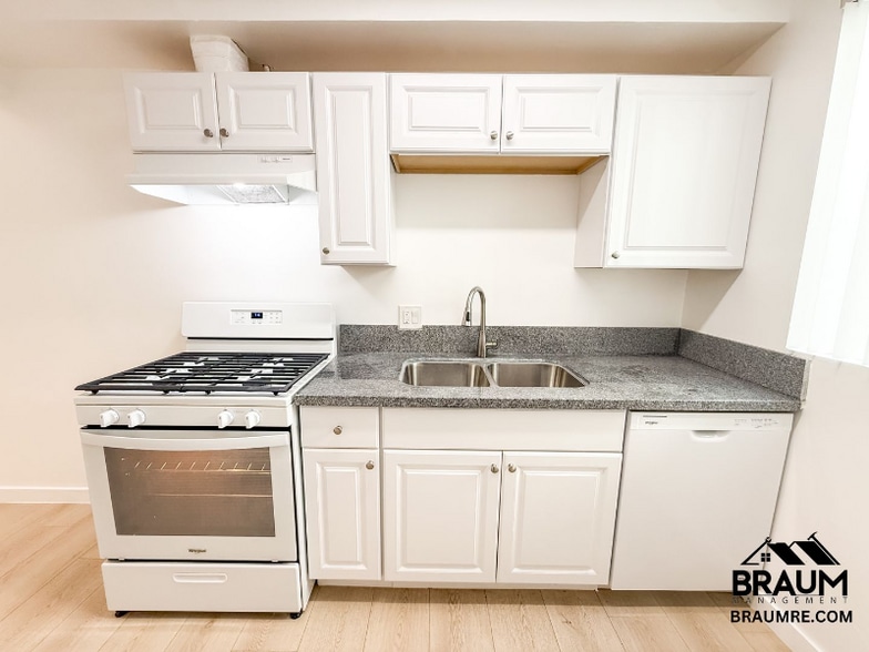 Building Photo - 2043 S Bedford St