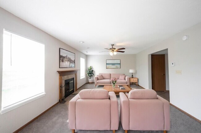 Building Photo - "Charming 3-Bedroom Haven with 2.5 Baths in Indianapolis – Your Perfect Retreat on Liverpool Way!"