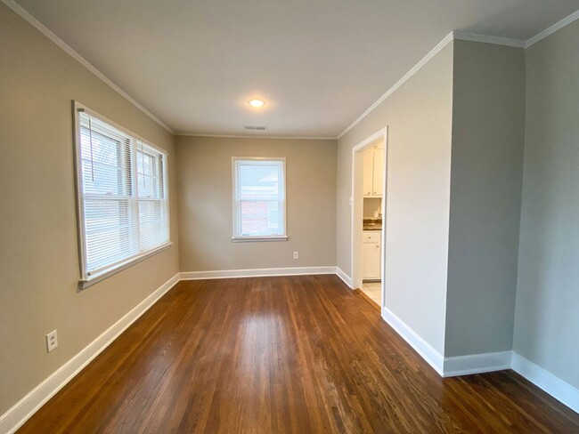 Building Photo - 3 bed 2 bath home recently renovated in Be...