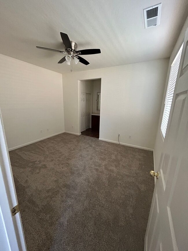 Building Photo - 2 Bedroom with office - Utilities included...