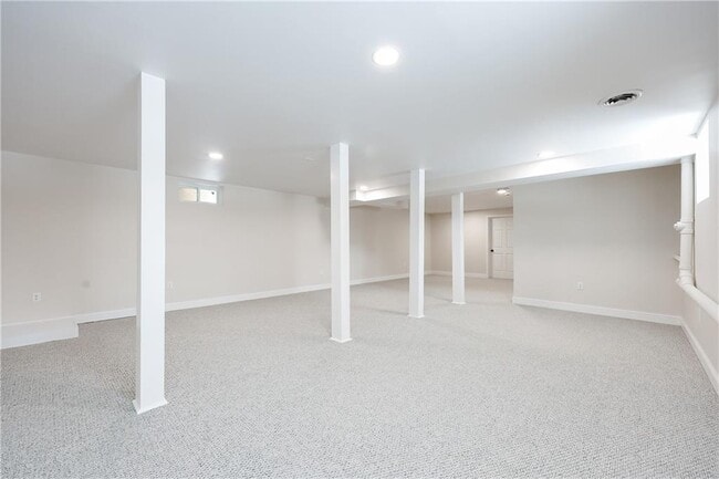 Building Photo - 137 Crandall Rd