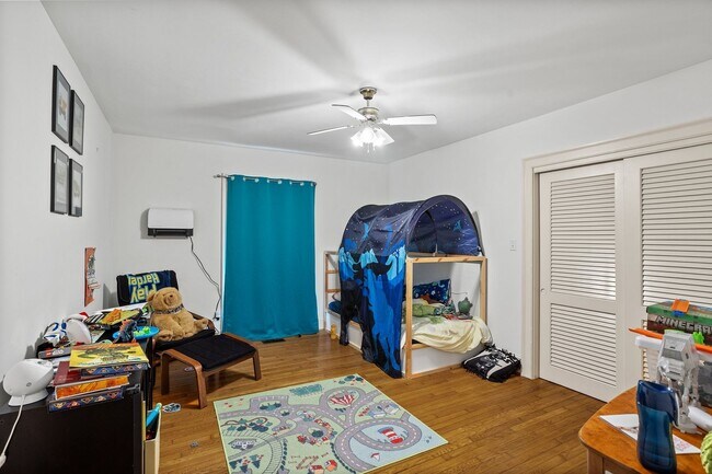 Building Photo - Beautiful brick home on a 1-acre lakefront...