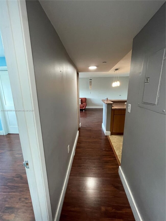 Building Photo - 1475 SW 8th St