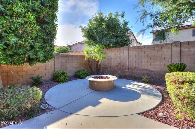 Building Photo - 6328 W Victory Way