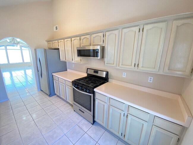 Building Photo - Northeast El Paso 4 bed with Refrig A/C