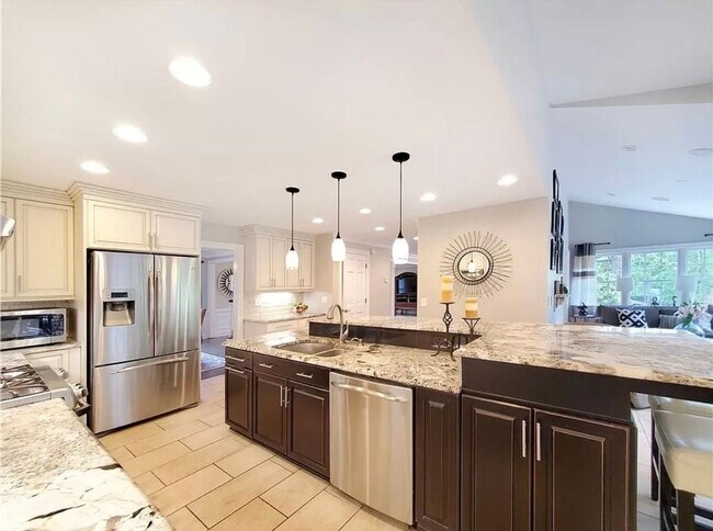 Building Photo - Gorgeous East Cobb Home with 5 bedrooms & 3.5 Bathrooms!!