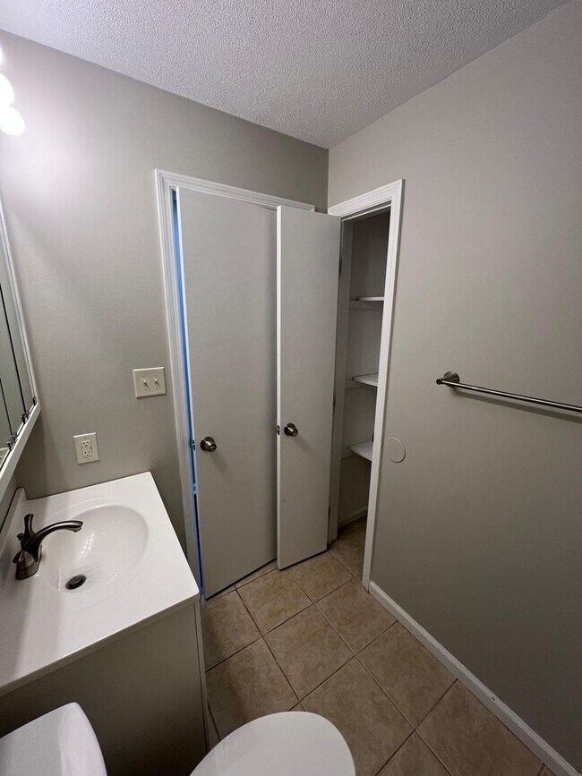 Building Photo - New 2 BR First Floor Condo in Wernersville, PA Available in June