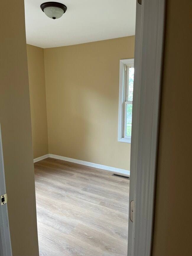 Building Photo - 328 Cedar Cir