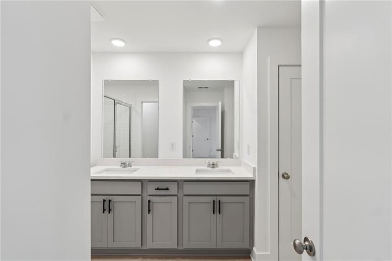 Building Photo - 183 Redbud Rd