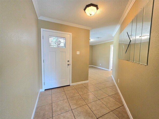 Building Photo - 6510 Lynngate Dr