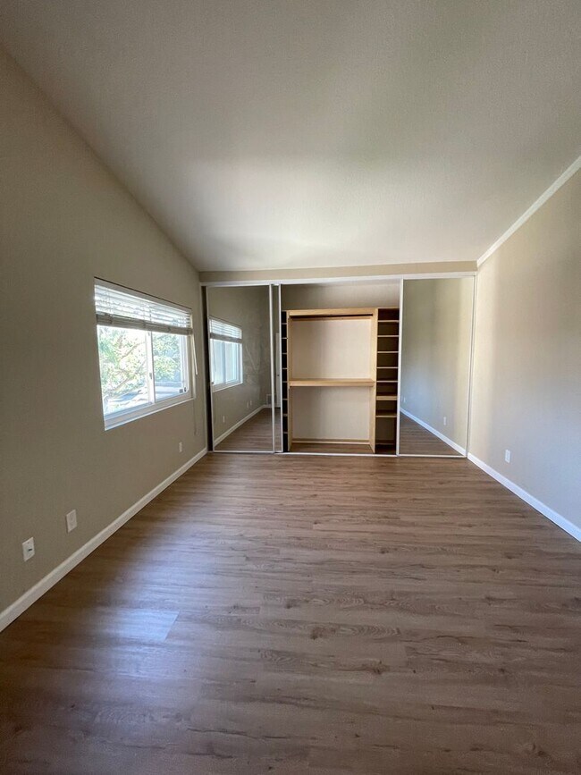 Building Photo - Great  Woodbridge Townhome!!
