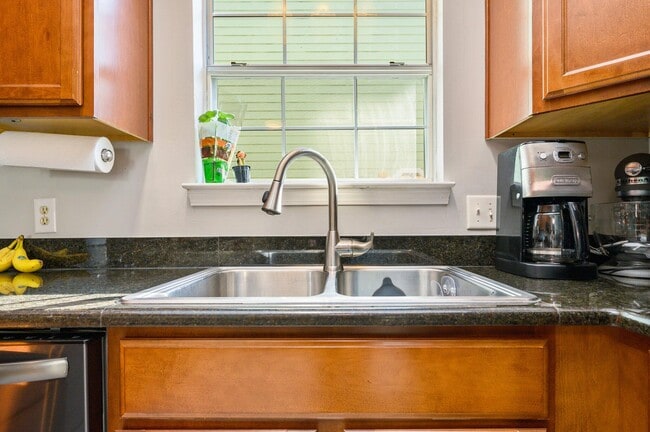 Building Photo - 1221 Charleston Cir