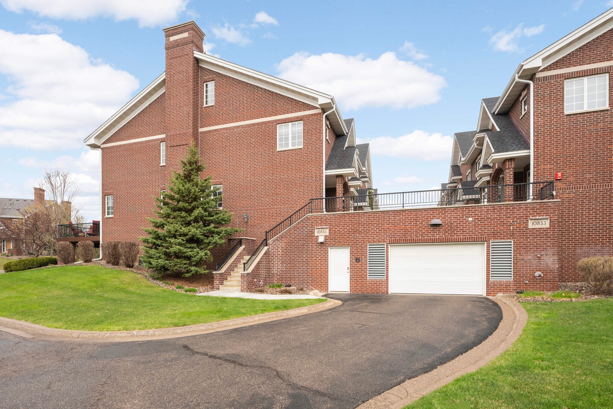 Building Photo - 10855 Falling Water Ln