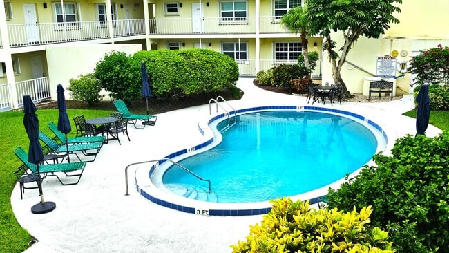 Building Photo - 1441 Ocean Dr