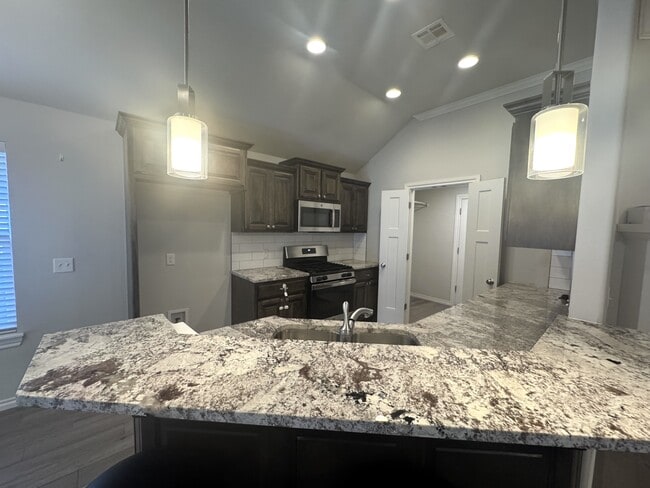 Building Photo - 9009 Yassir Blvd