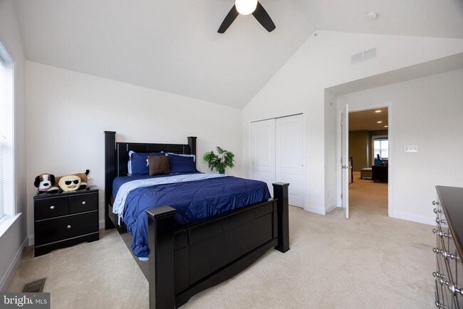Building Photo - 71 Iron Hill Way