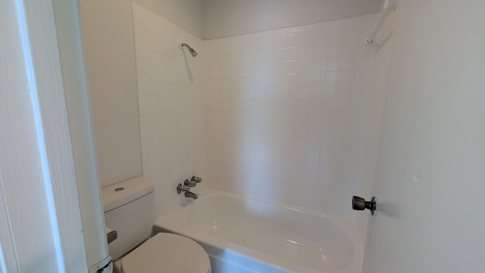 Interior Photo - 3737 Hillcroft Apartments