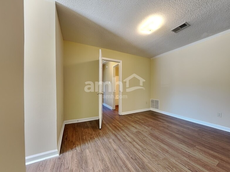 Building Photo - 5802 Eagleston Dr