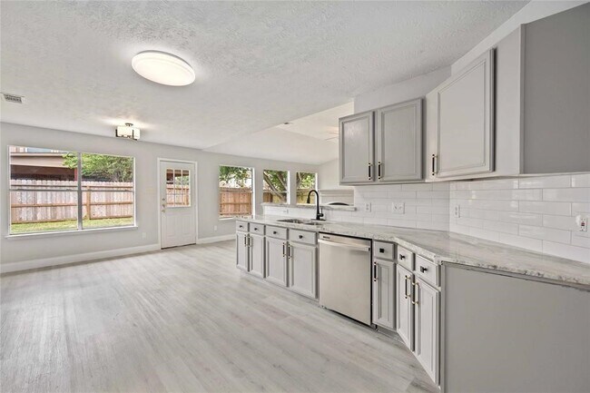 Building Photo - 6647 Amberfield Ln