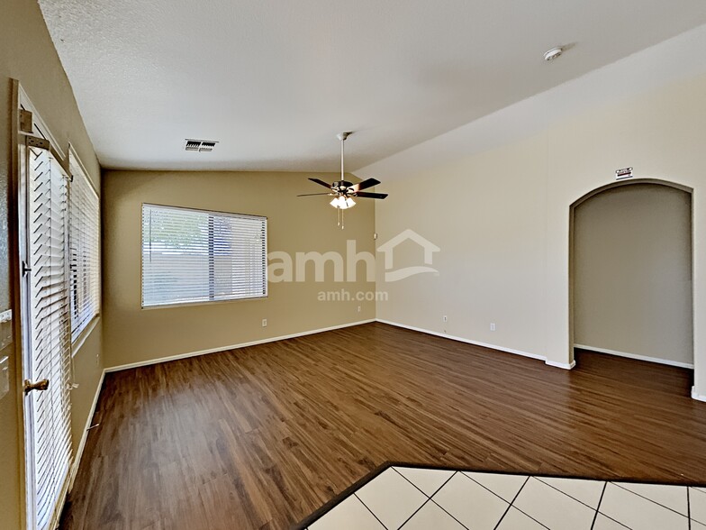 Building Photo - 7909 S 45th Ln