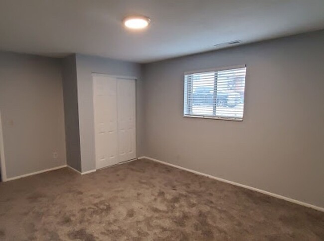 Building Photo - Remodeled 4 Bedroom In Sandy! Close To Alt...