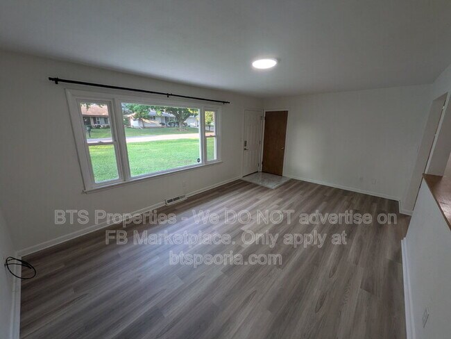 Building Photo - 622 W Laclaire Ln