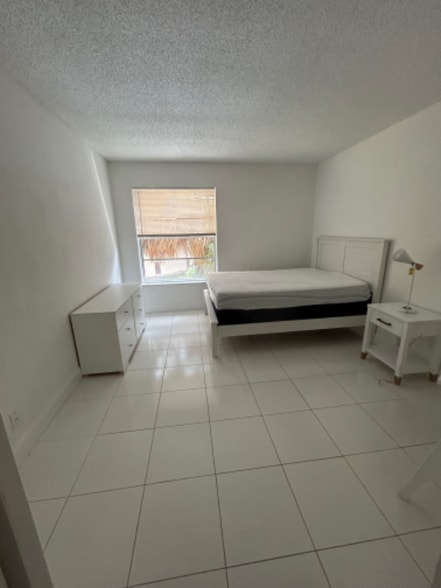 Building Photo - 470 NW 20th St