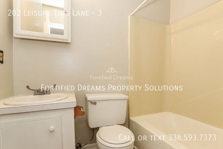 Building Photo - 202 Leisure Time Ln