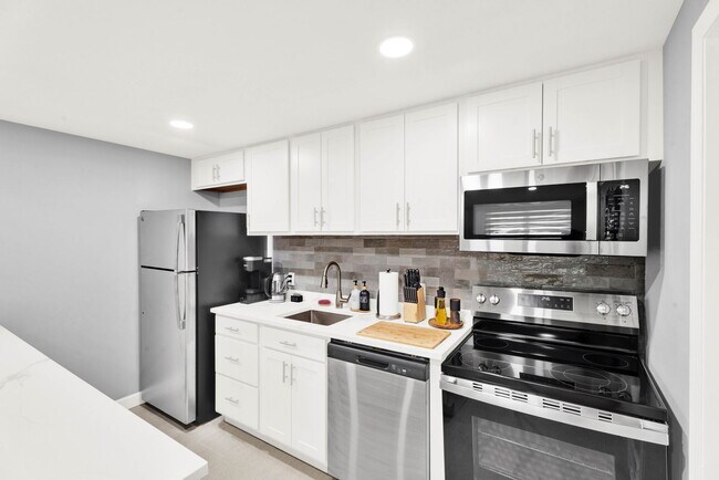 Building Photo - Roanoke Villas Apartments