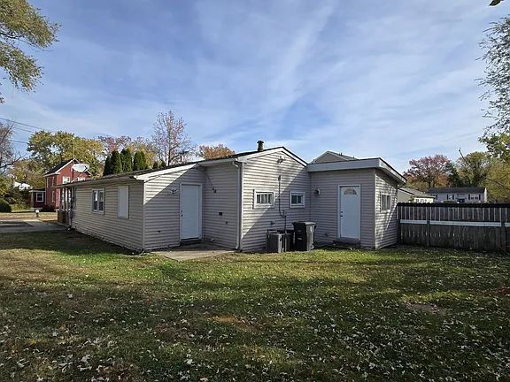 Building Photo - 3 bedroom 1.5 bathrooms Rancher.