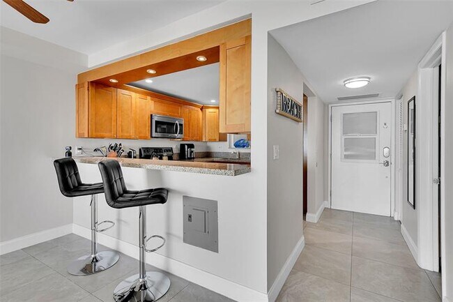 Building Photo - 400 N Surf Rd