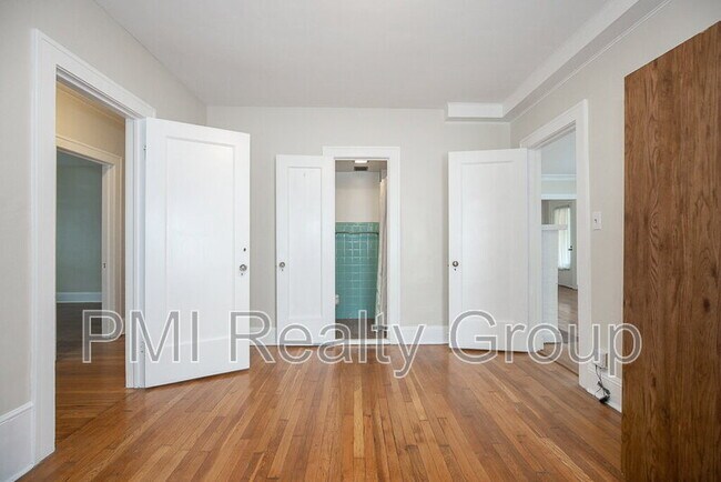 Building Photo - 2129 Coventry Rd