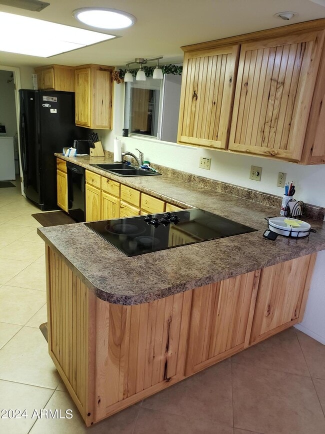 Building Photo - 908 S Ocotillo Dr