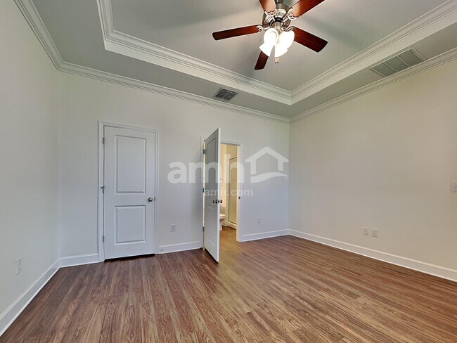 Building Photo - 1020 Island Pond Dr