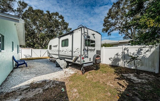 Building Photo - 969 Gulf View Blvd