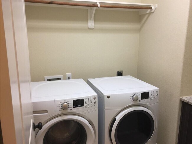 Building Photo - 12238 La Strada St