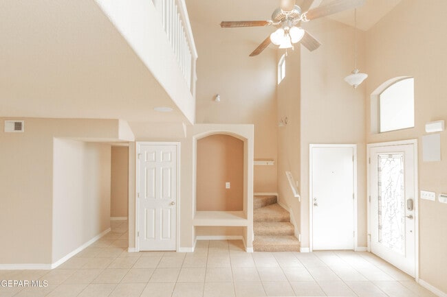 Building Photo - 14529 Jesus Almeida