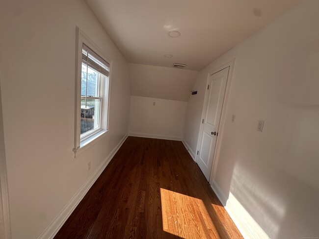 Building Photo - 8 Barnum Ct
