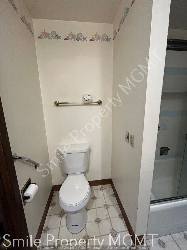 Building Photo - single house