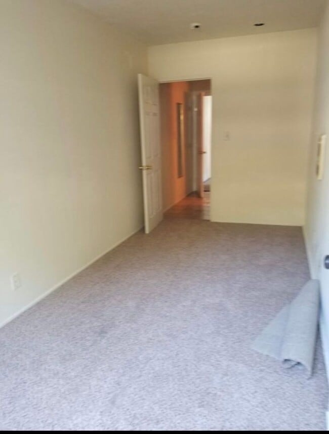 Building Photo - Midtown Ventura - Single story, three bedroom, two bath apartment