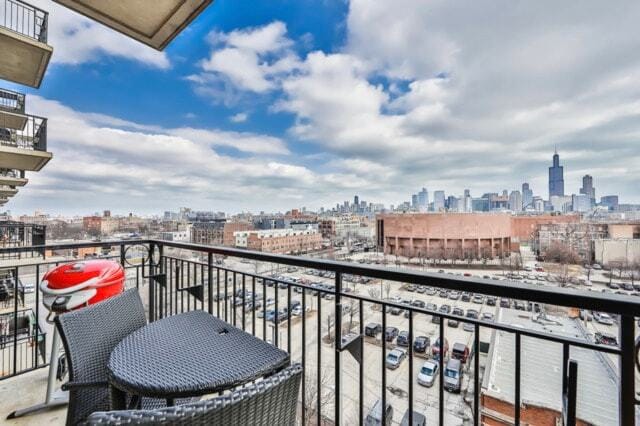 Building Photo - 6 S Laflin St