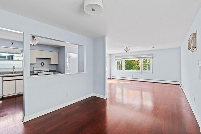 Building Photo - 407 Manila Ave