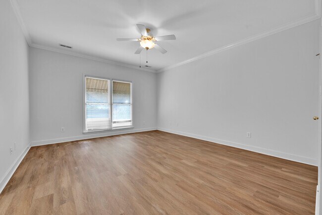 Building Photo - 310 Willow Crest Ln