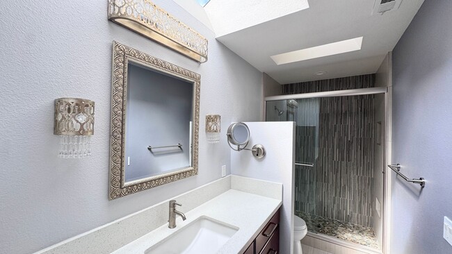 Building Photo - Upgraded 2 bedroom with bonus room