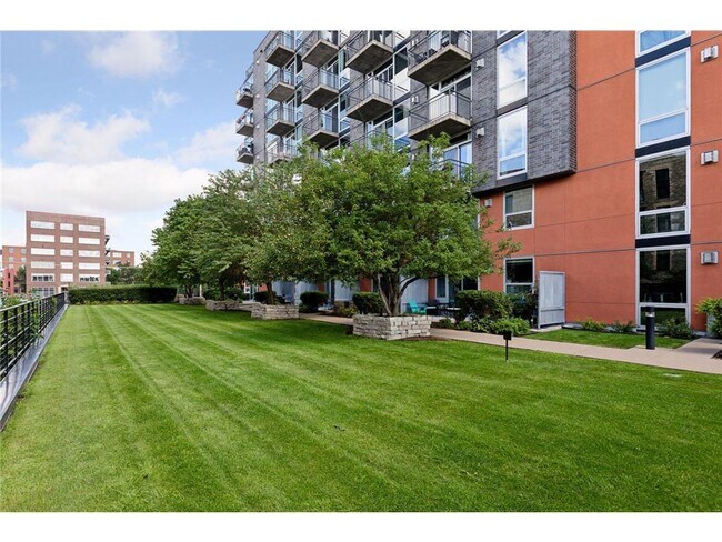 Building Photo - 730 N 4th St