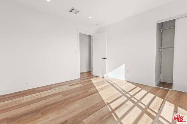 Building Photo - 803 N Harvard Blvd