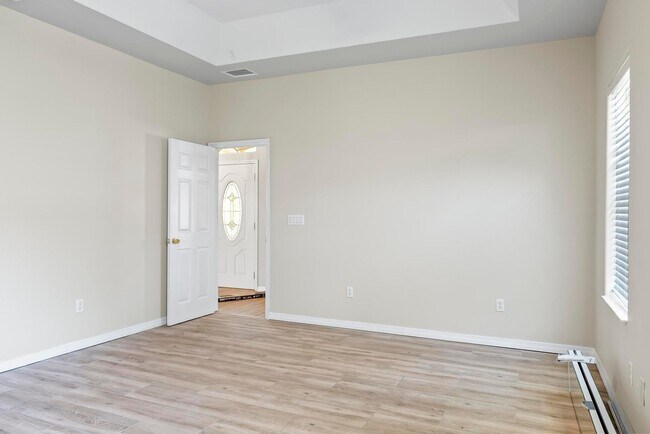 Building Photo - 24 Lakecliff Dr