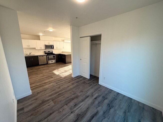 Building Photo - TFSC-B1714