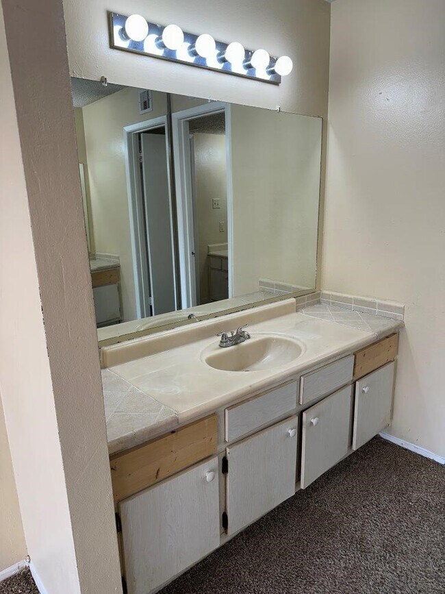 Building Photo - 12244 Bob White Dr