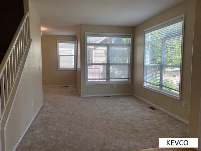 Building Photo - Amazing Three Bedroom Home With Office Space